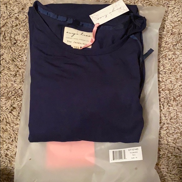 Envy’s tree the Jenevieve in Navy - Picture 6 of 7